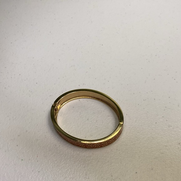 Avon Lacy Hinged Bangle - Picture 4 of 10